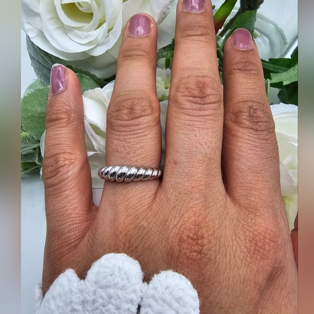 🥰 TWISTED CABLE RING - Picture 3 of 5